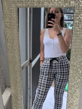Women’s Black & White Plaid Drawstring Capris